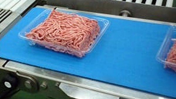 食品トレー搬送（アキューム用途）